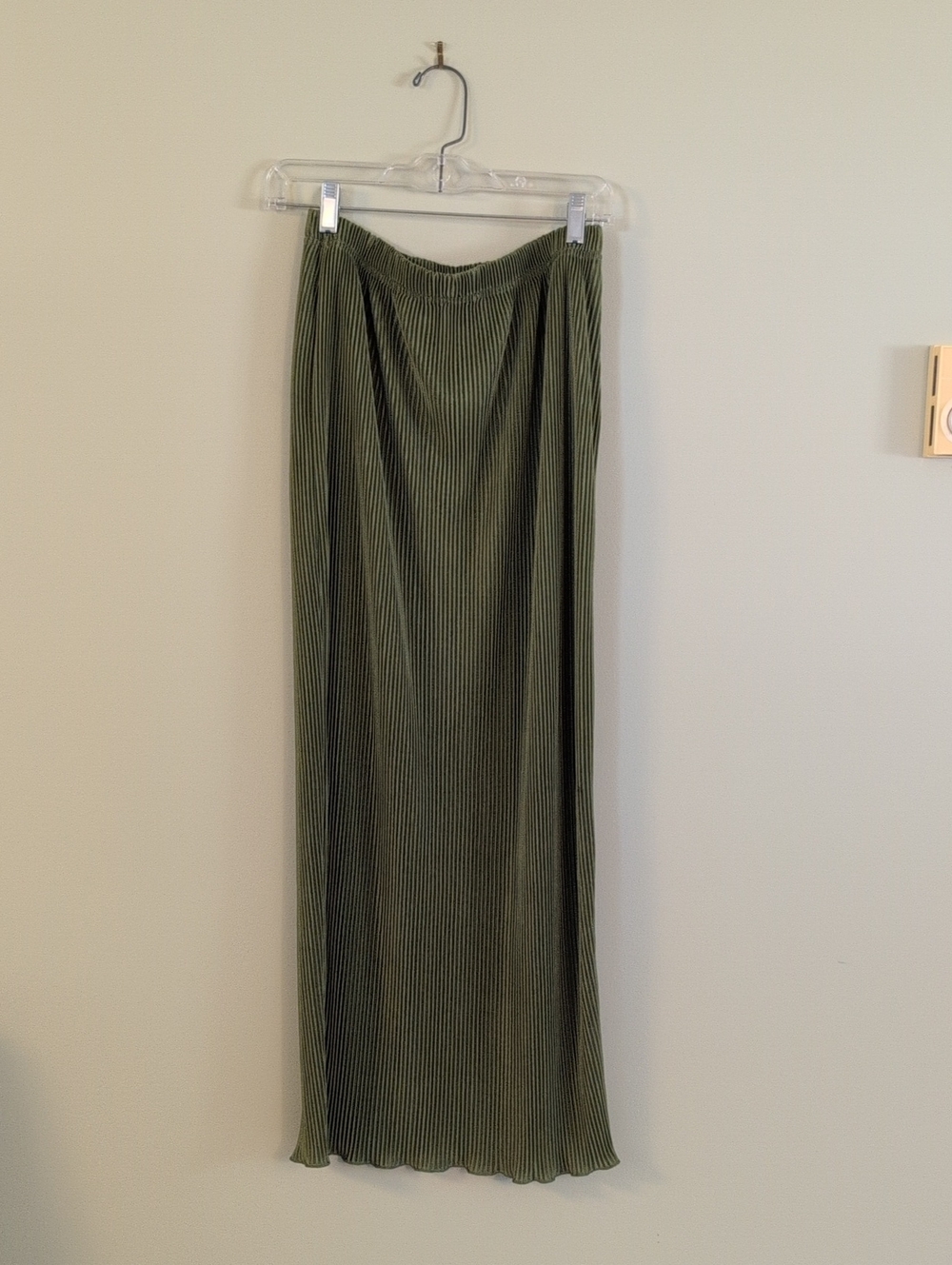 Olive Green Pleated Maxi Skirt with Elastic Waist